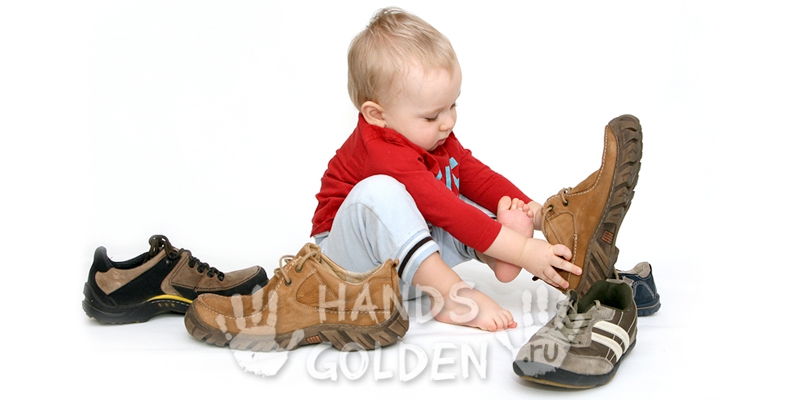 Как научить ребенка правильно надевать обувь